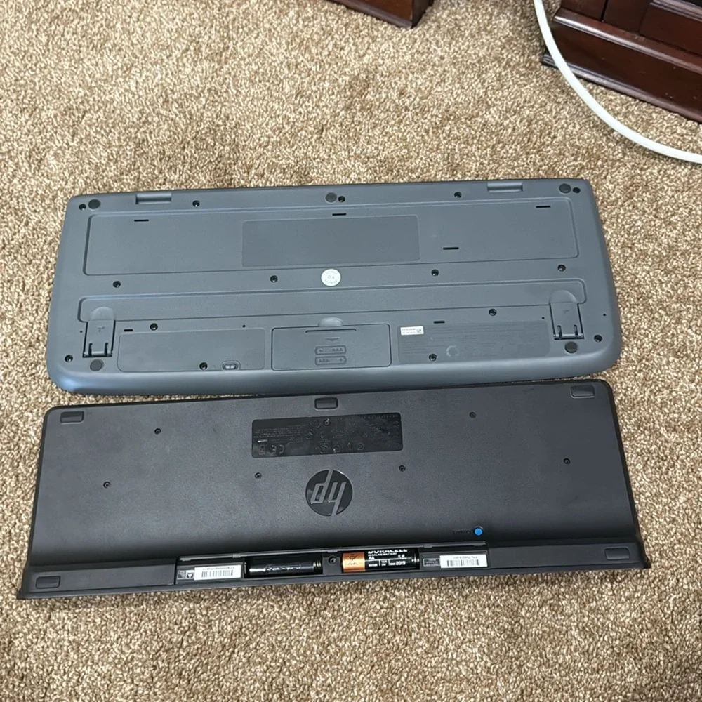 Set of 2 wireless keyboards
